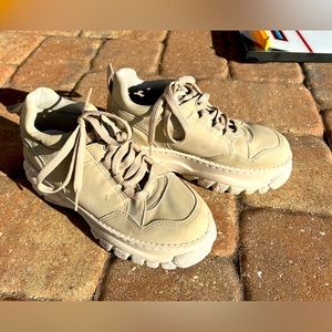 Platform sneakers in sandy color from Topshop